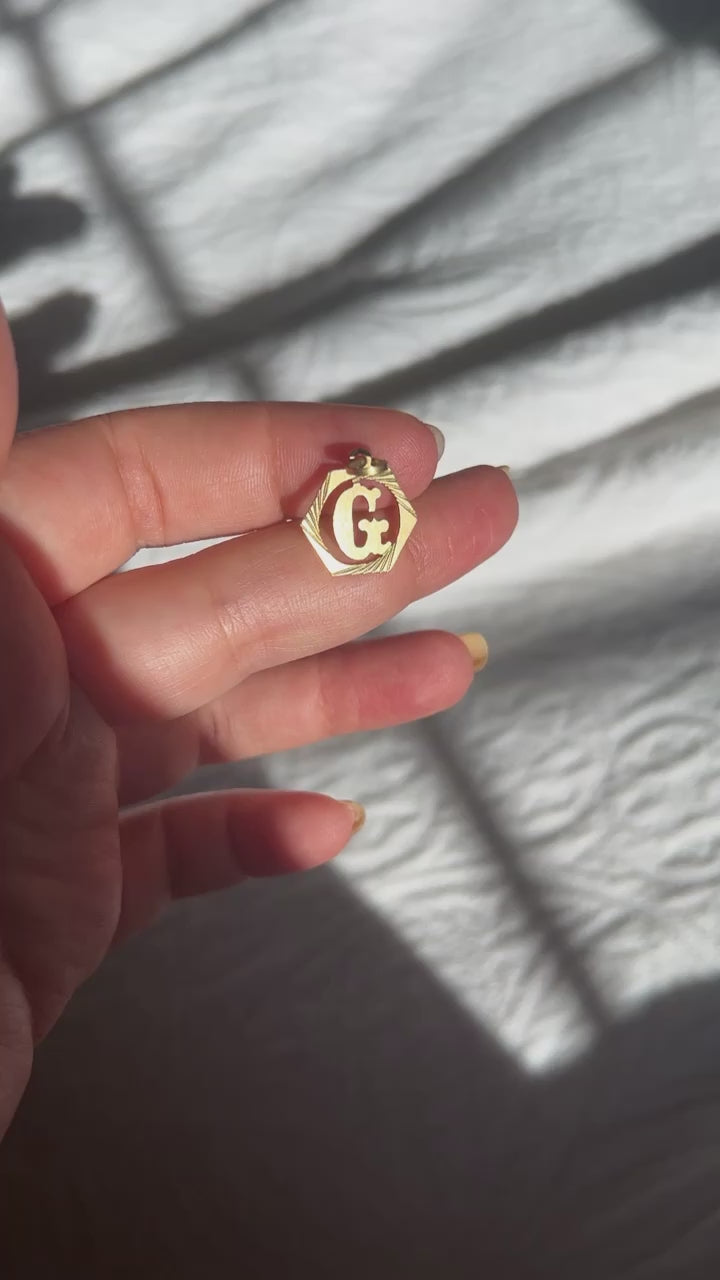 Vintage 18k G Charm